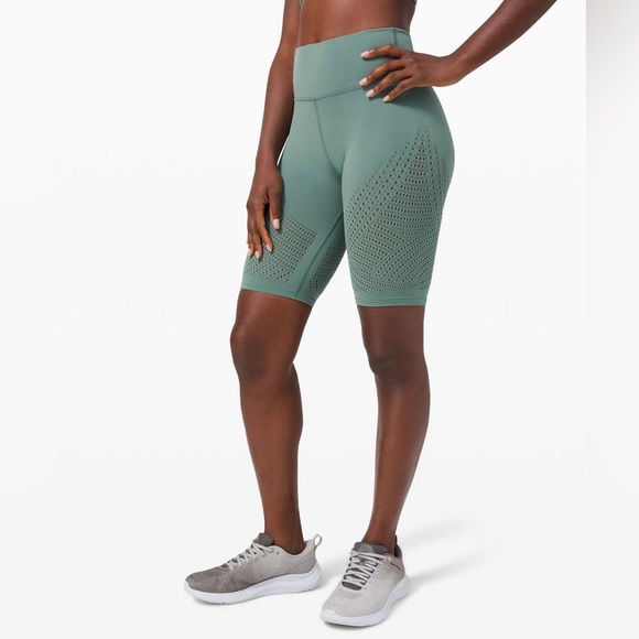 Lululemon Reveal Short Digital Rain Size 4 - Picture 2 of 8